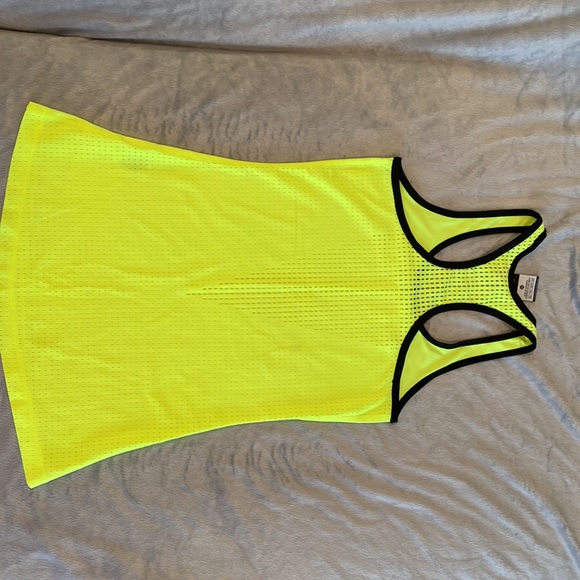 XS Nike Dri-Fit Tank - Picture 2 of 3